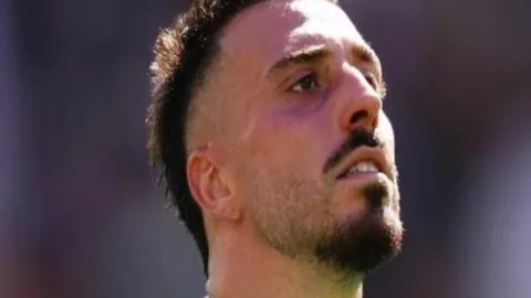 巴黎圣日耳曼客场2-3输给克莱蒙，领先两球后遭遇翻盘！梅西、拉莫斯告别战表现不佳！